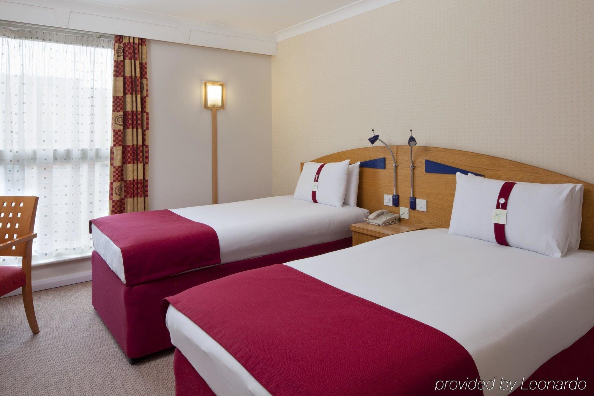 Holiday Inn Express Portsmouth Gunwharf Quays By Ihg Екстериор снимка